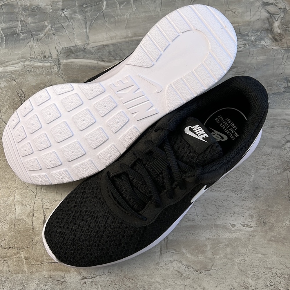 New Nike Tanjun black sneakers shoes - Picture 8 of 9